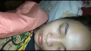 Địt Con Bạn Thân đang Ngủ Say