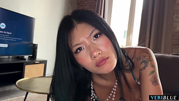 Anh Chàng Bắt Quả Tang Em Gái Kế Người Tàu Gửi ảnh Nude Nóng Bỏng