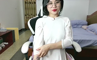 Trình Diễn áo Dài Gợi Cảm Quyến Rũ